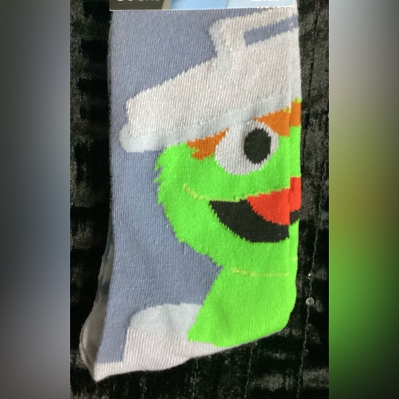 Sesame Street: Oscar The Grouch Crew Socks Set Of Two 9-13 - Picture 2 of 10